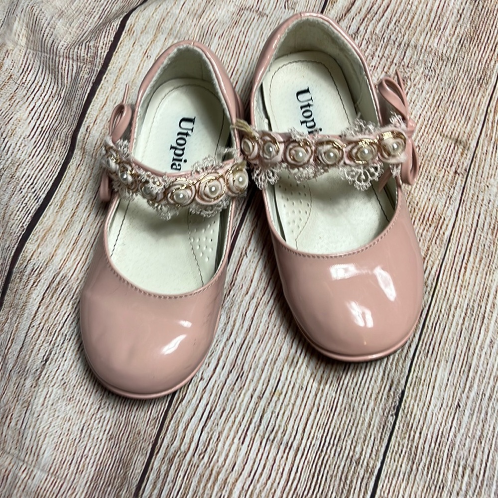 Utopia | girl’s patent leather Mary Jane shoe size 10 pink